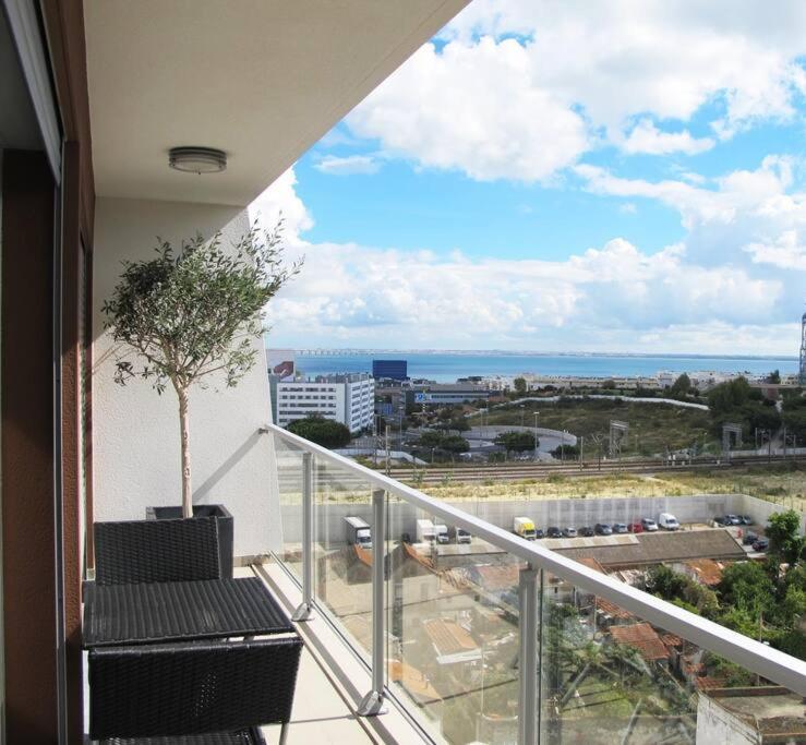 Lisbon Metro Apartment Лиссабон Экстерьер фото